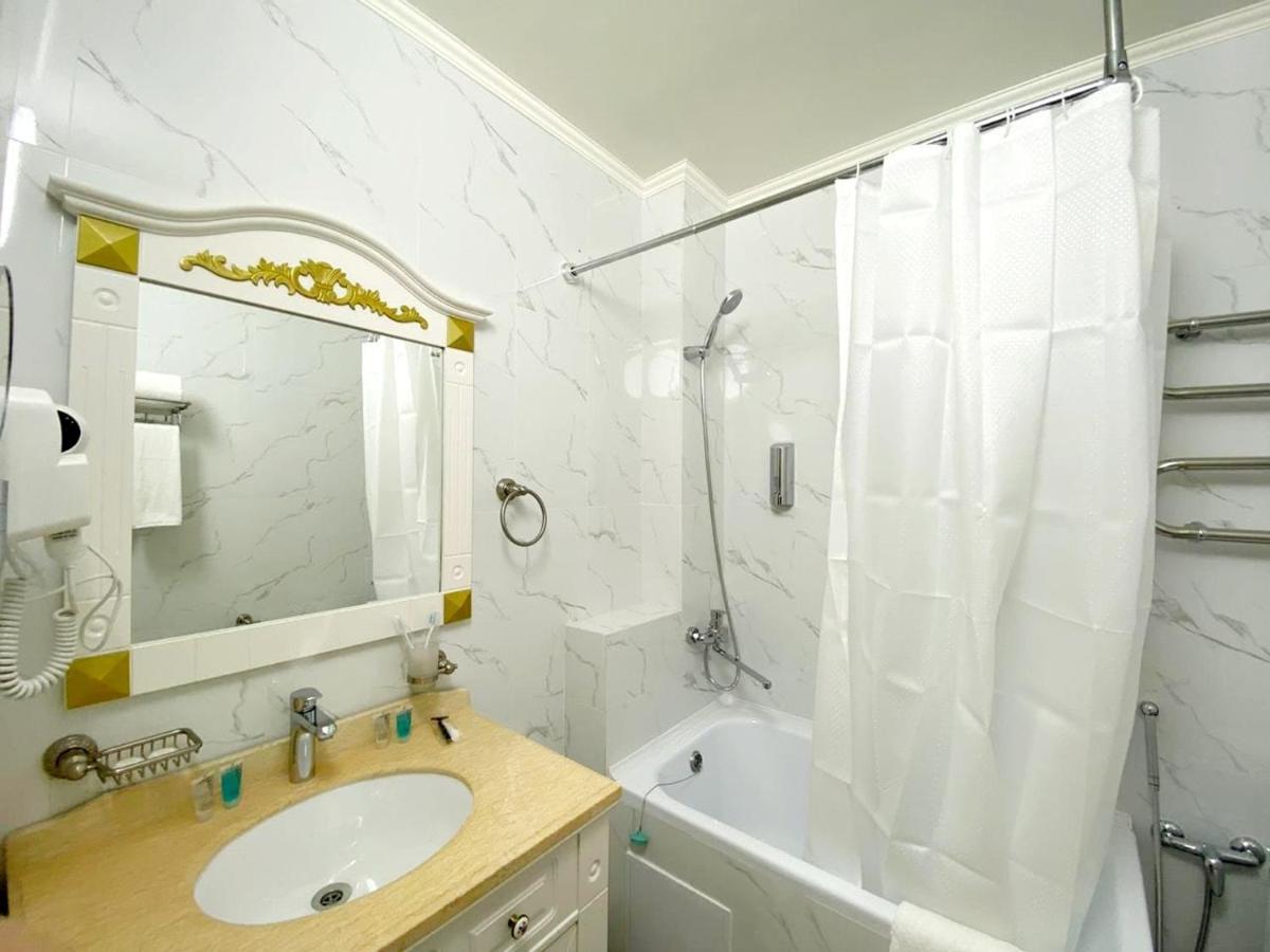 Gold Boutique Hotel Almaty Esterno foto